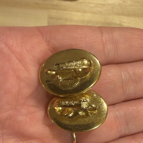 Trifari Signed Gold & Blush Pink Clip On Earrings Vintage - Picture 4 of 8